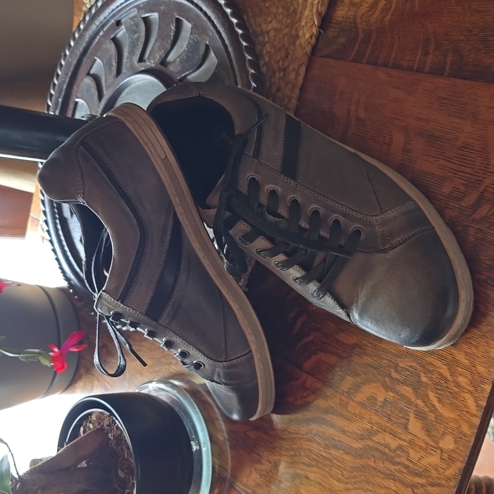 New mens Propet Brown leather sporty casual transitional shoes,  size  11